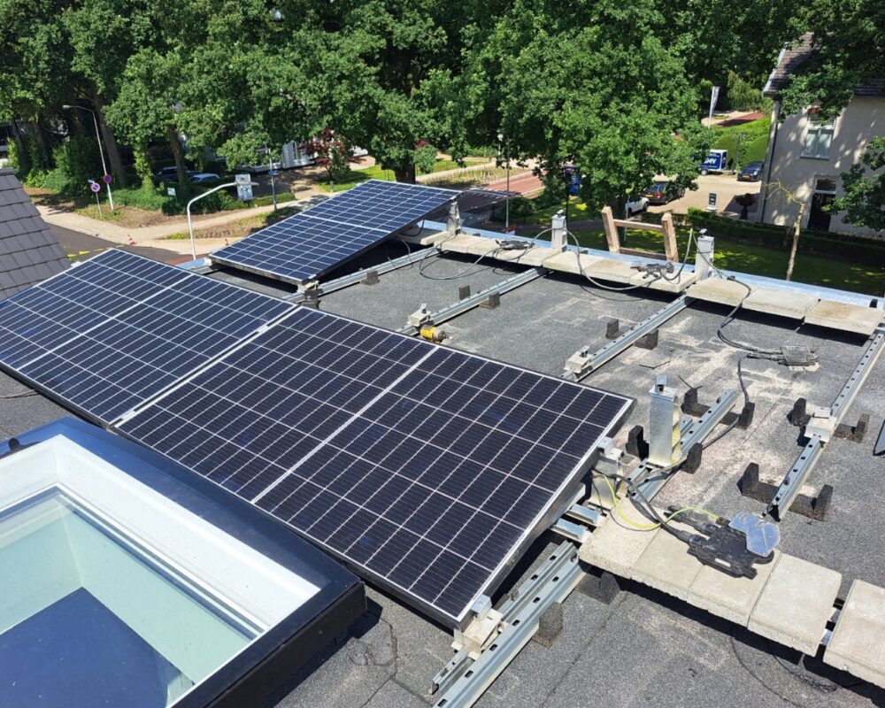 zonnepanelen op plat dak
